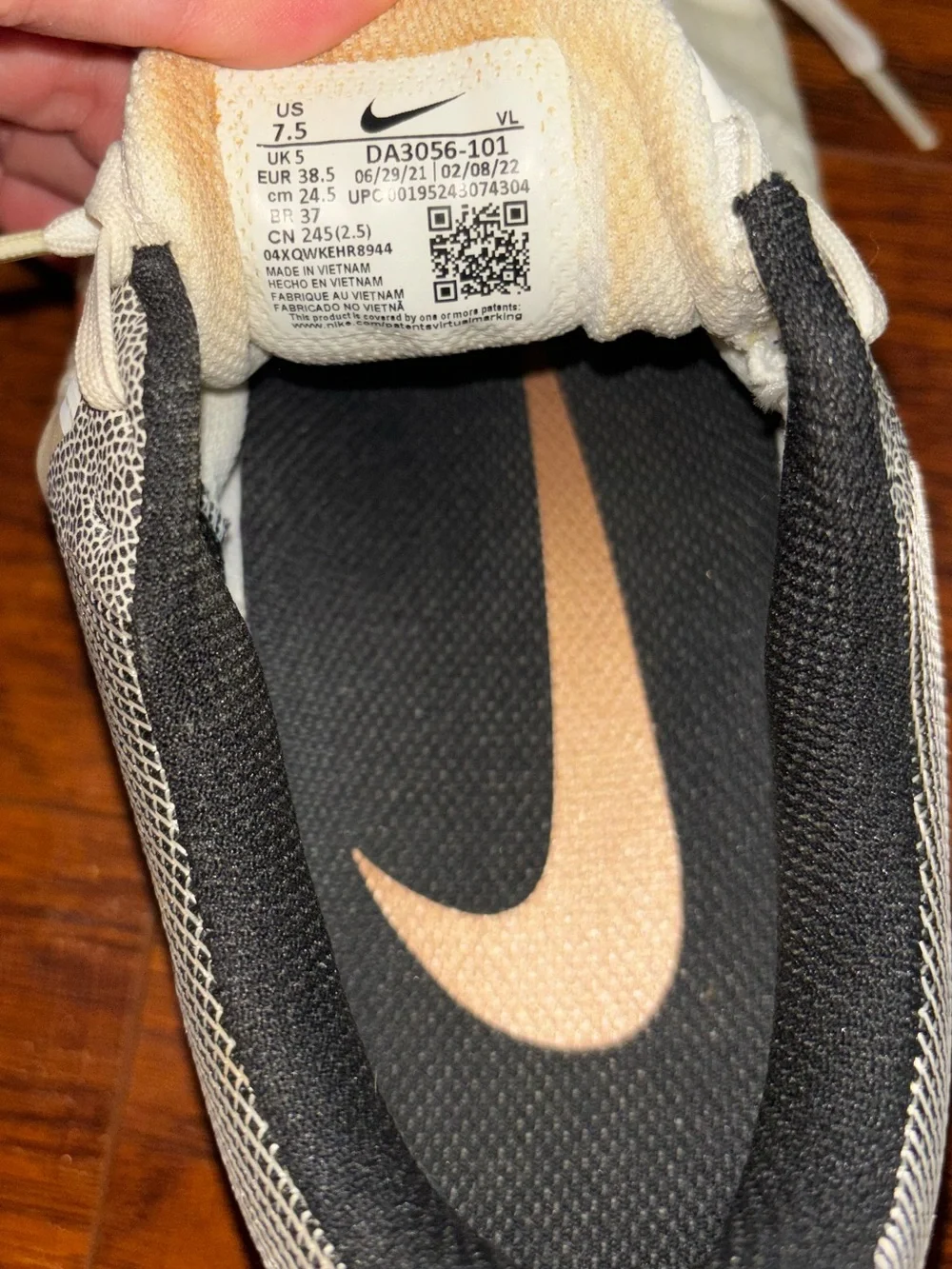 Nike Air Zoom Winflo 8 Premium Running Shoes Sail Metallic Copper Coin Sneakers